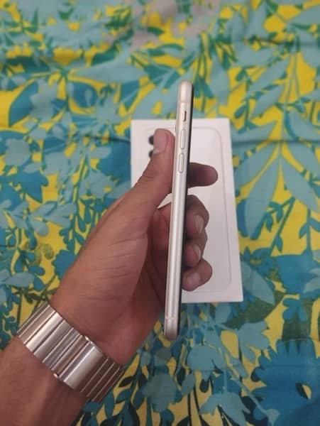 iPhone 11 64 gb factory unlock water pack 03428823010 0