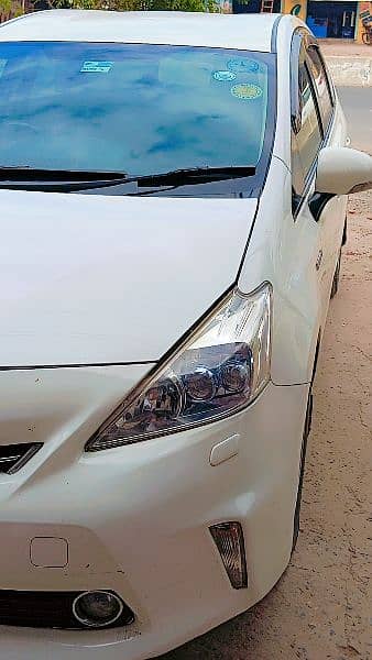 Toyota Prius Alpha 2015 0