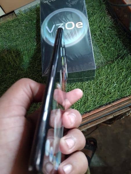 vivo V30e 4