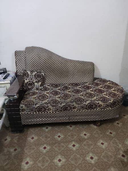 sofa available 0