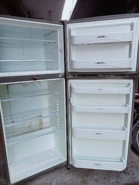 Dawlance refrigerator for sale. 1