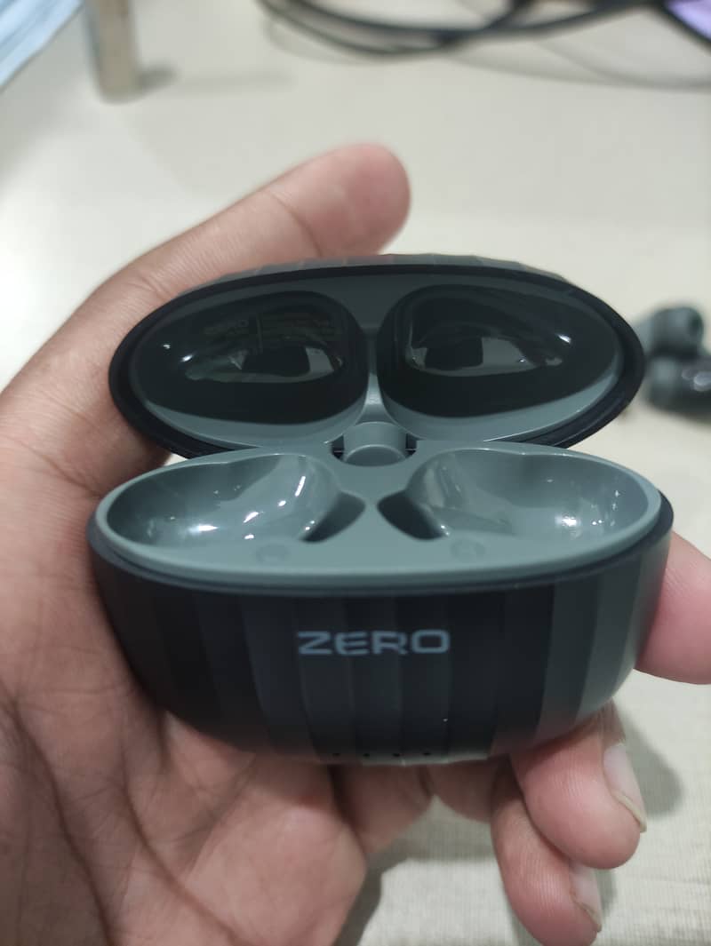 Zero Lifestyle Carbon Earbuds 1