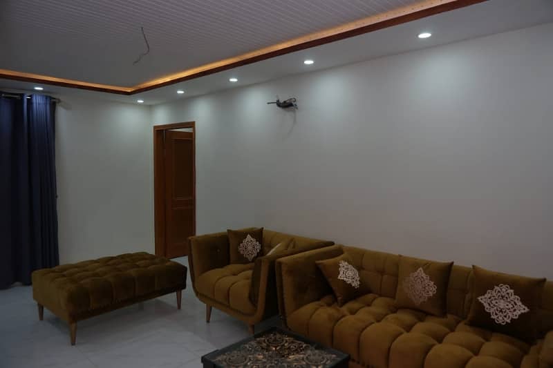 In Bahria Town Flat Sized 400 Square Feet For sale 2