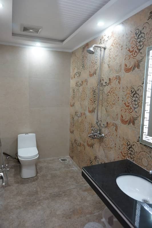 Ideal Flat For rent In Bahria Town 6