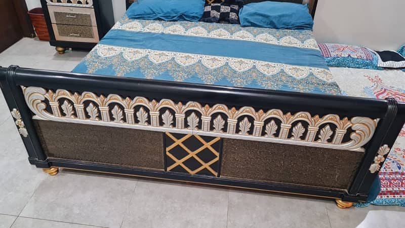 wooden kingsize bedset with 2 side tables and dressing table 1