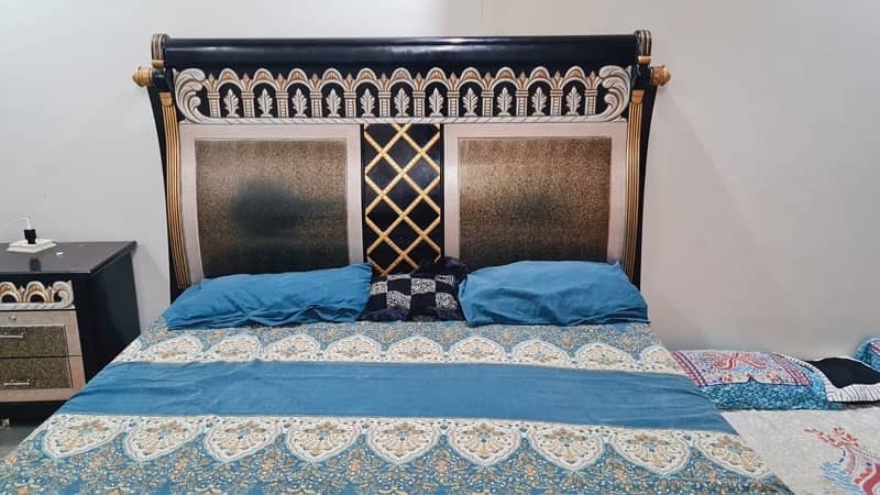 wooden kingsize bedset with 2 side tables and dressing table 10