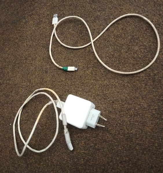 Oppo F11 ka Asal charger ur 2 Data Keble 1 Charger Mukamal 4