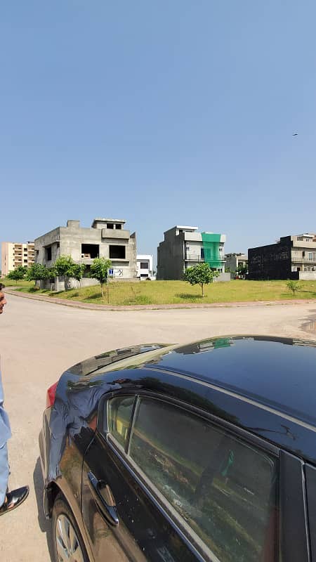 Bahria Enlcave ISB, Sector I, street: 24, 5 marla Possession utility paid, available for sale on investor rate 1