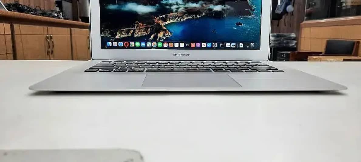 Apple macbook air 2017 for sale 3