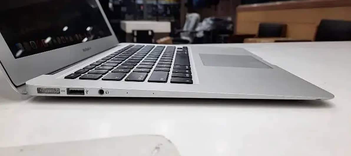 APPLE MACBOOK AIR 2017 LAPTOP FOR SALE 4