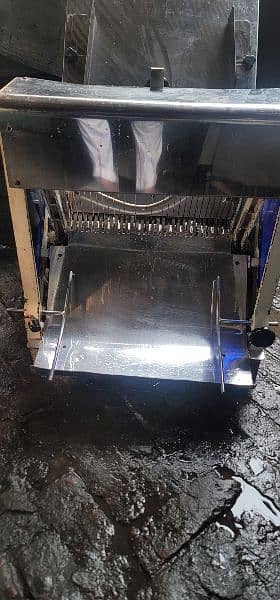 Bread cutter / cutter 3