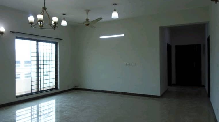 Flat Of 10 Marla In Askari 11 - Sector B Apartments Is Available 2