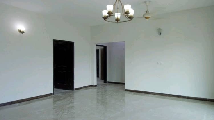 Flat Of 10 Marla In Askari 11 - Sector B Apartments Is Available 3