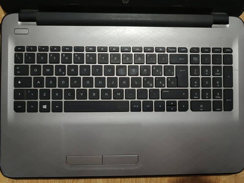 HP A8 laptop 3