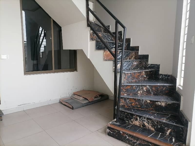 Prime Location House Of 800 Square Feet Is Available In Contemporary Neighborhood Of GT Road 4