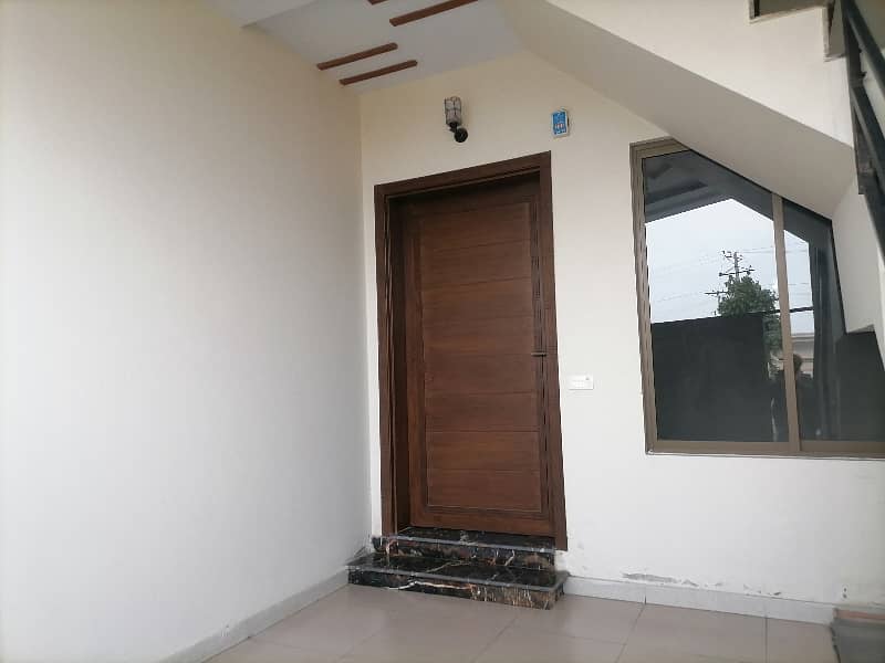 Prime Location House Of 800 Square Feet Is Available In Contemporary Neighborhood Of GT Road 5