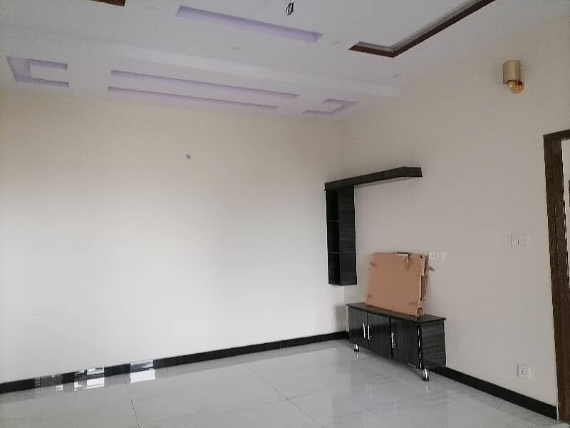 Prime Location House Of 800 Square Feet Is Available In Contemporary Neighborhood Of GT Road 9