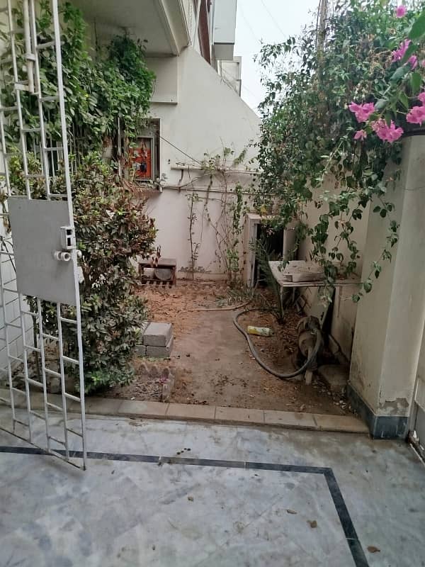 Centrally Located House In Gulshan-e-Iqbal - Block 10-A Is Available For sale 10