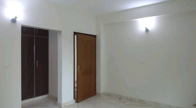 10 Marla Flat For rent In Beautiful Askari 11 - Sector B Apartments 7