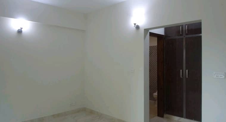 10 Marla Flat For rent In Beautiful Askari 11 - Sector B Apartments 9