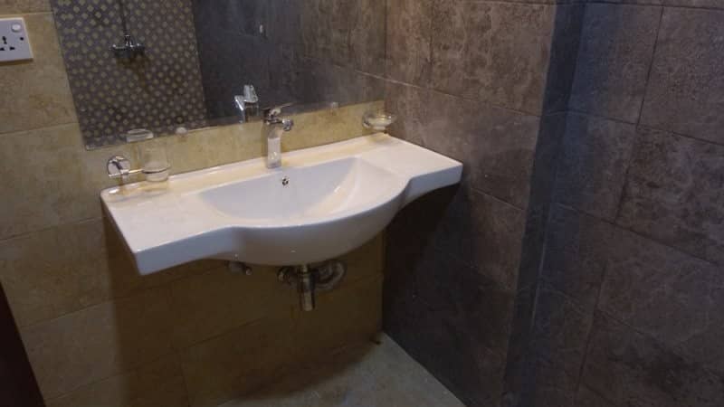 10 Marla Flat For rent In Beautiful Askari 11 - Sector B Apartments 11