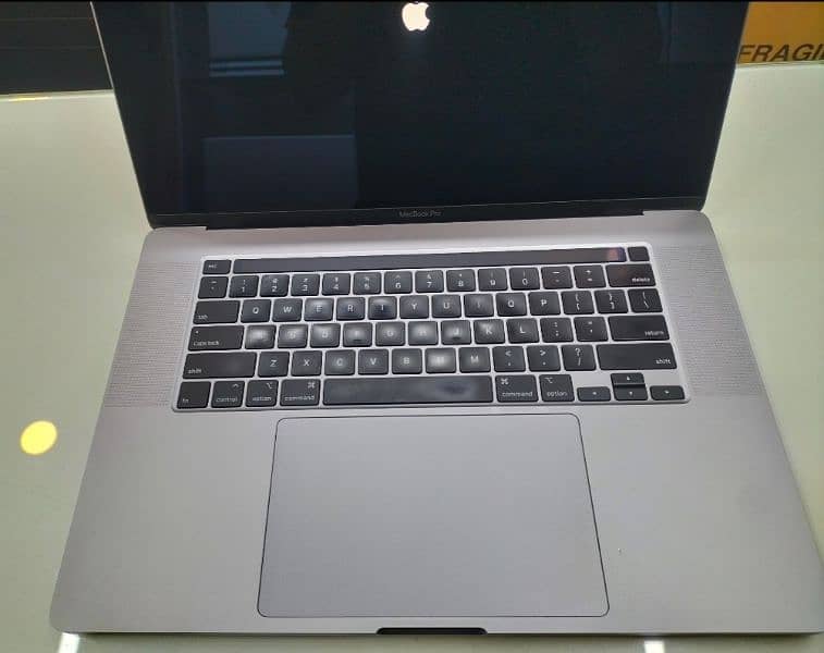 MacBook pro 2019 (16inch) i9 32GB ram 512GB SSD 2