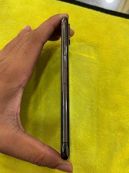 iphone xs 64 gb non pta lakin sim chl rhi h 4