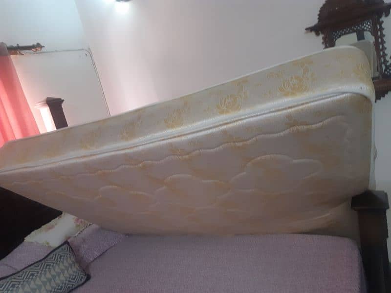 bad mattress condition new9/10 1