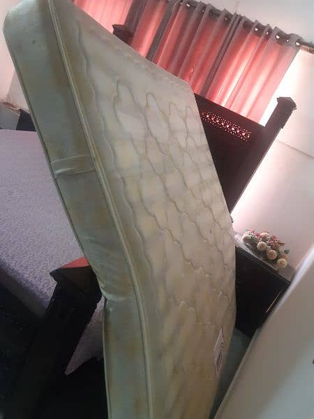 bad mattress condition new9/10 2