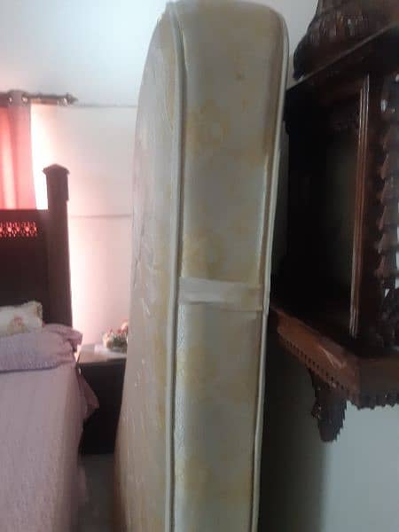 bad mattress condition new9/10 3