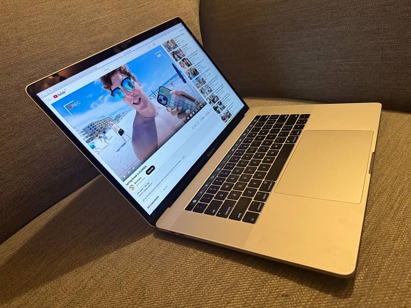 MacBook Pro 2019 in 15.4 inch in Warranty 2