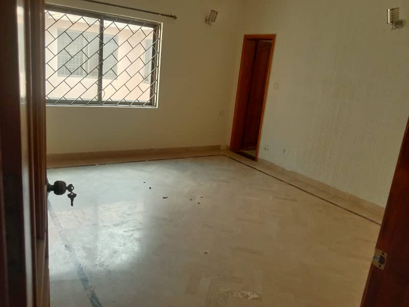 1 Kanal Upper Portion Available For Rent In DHA Phase 3 block X genuine pictures 4