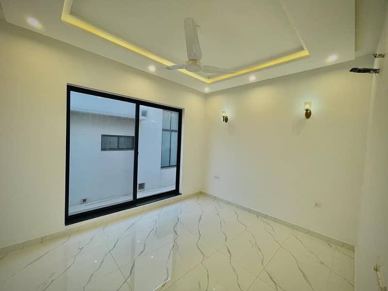 10 Marla Well Maintained Modern Design House For rent at Prime Location of DHA Ph 5 19