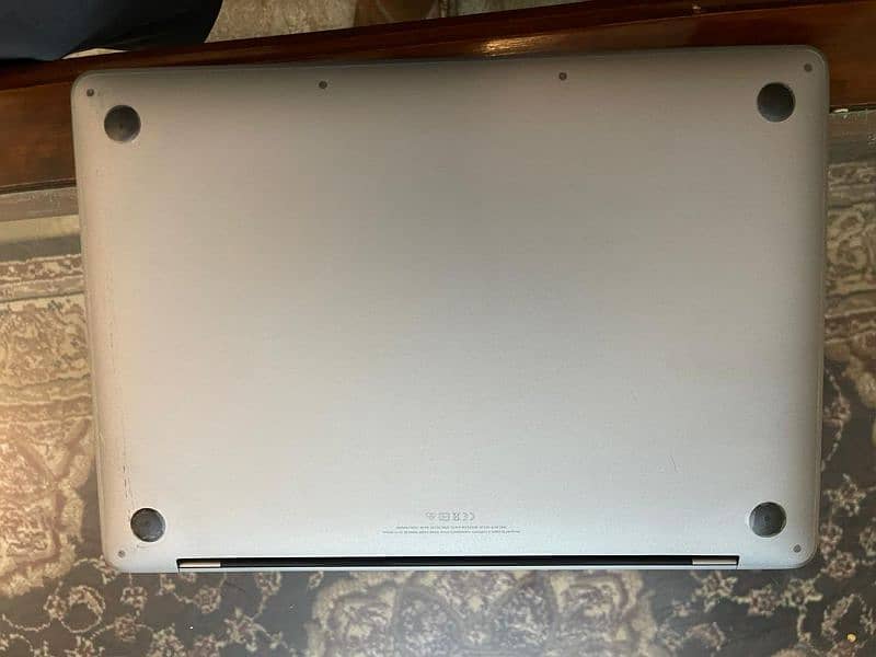 Mackbook Pro M1,
Model:2020 2