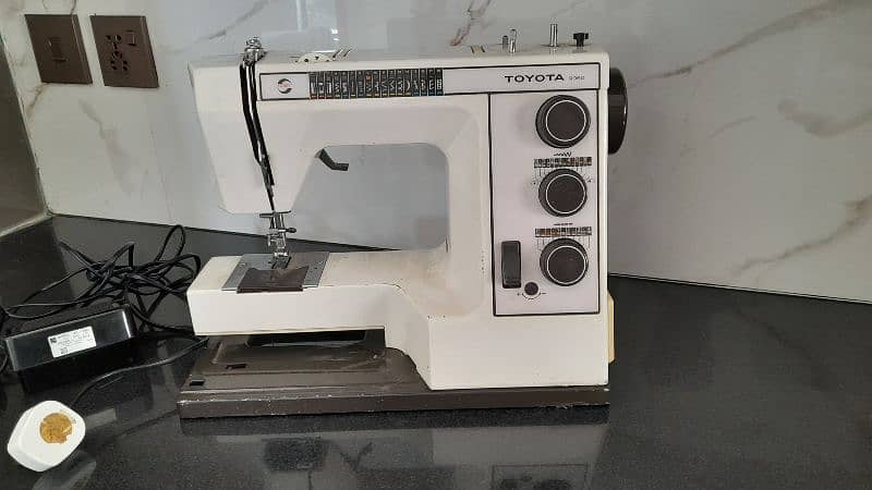 Toyota 9960 Sewing Machine 1