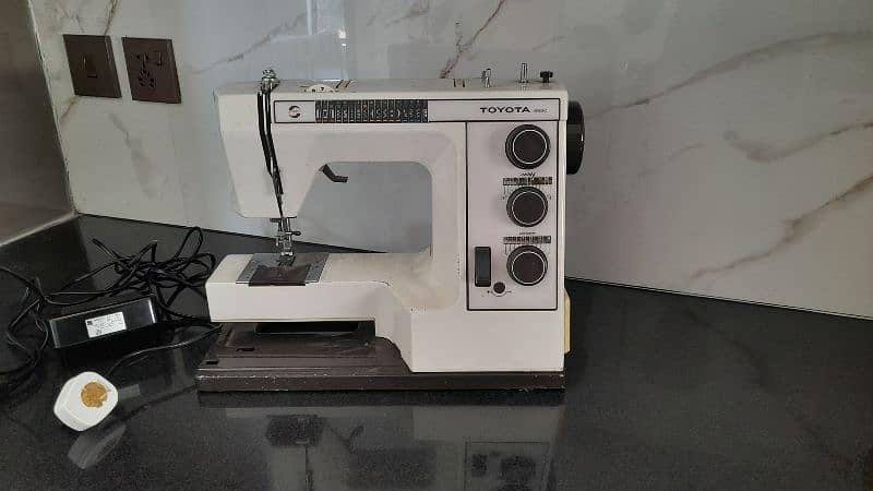 Toyota 9960 Sewing Machine 2