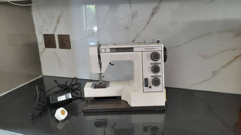 Toyota 9960 Sewing Machine 3