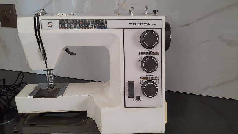 Toyota 9960 Sewing Machine 4