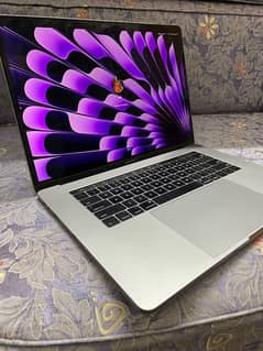 Macbook Pro 2017 15 Inches 0