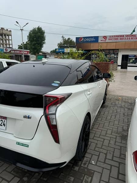 Toyota Prius 2016 3