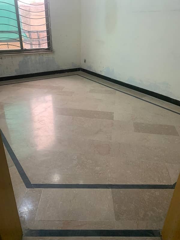 Upper portion for rent in Kashmir market near affshan colony 2