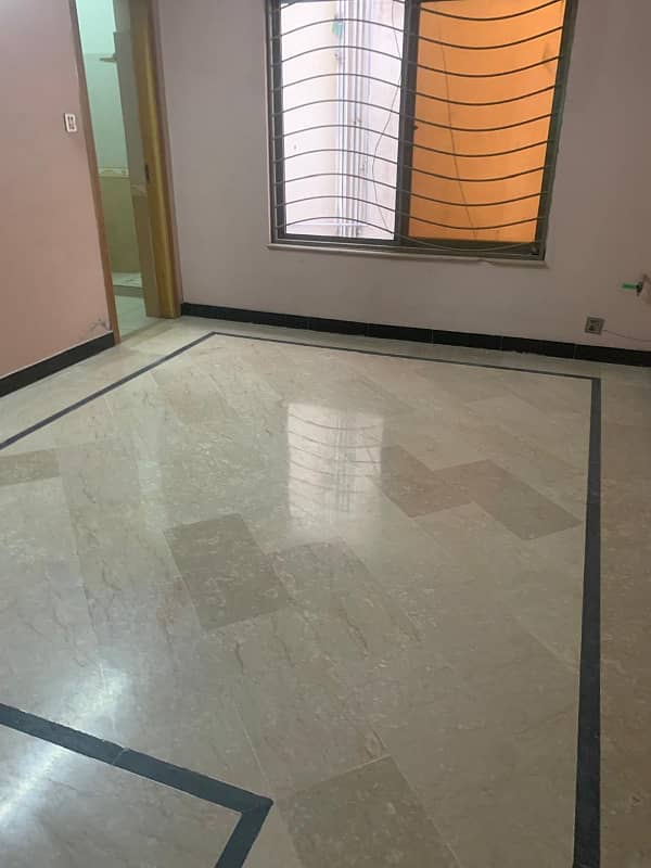 Upper portion for rent in Kashmir market near affshan colony 9