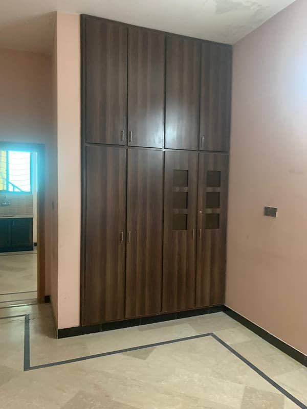 Upper portion for rent in Kashmir market near affshan colony 10