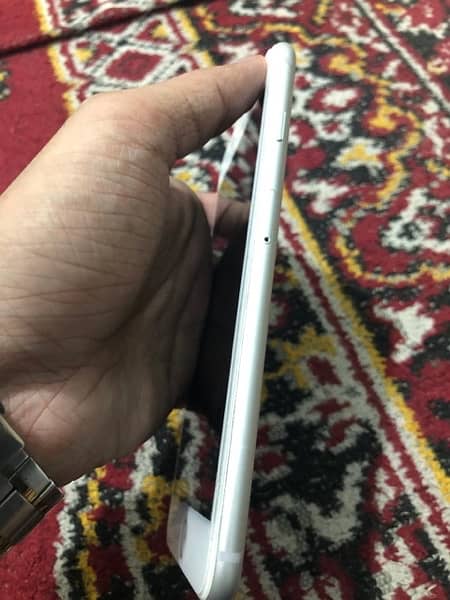 iPhone 8 Plus (64 GB] 2