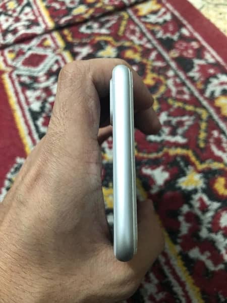 iPhone 8 Plus (64 GB] 5