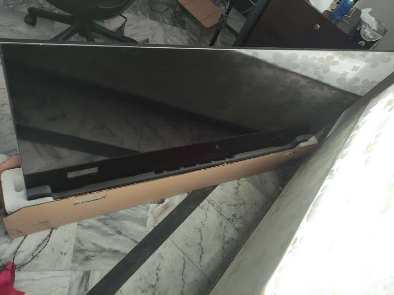 65" UHD TV (Panel Damaged) 1