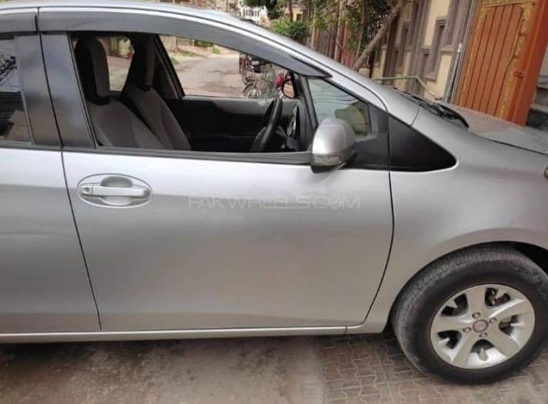 Toyota Vitz 2014 in immaculate condition 9