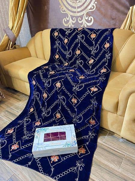 Velvet embroidered shawl 03260317882 6