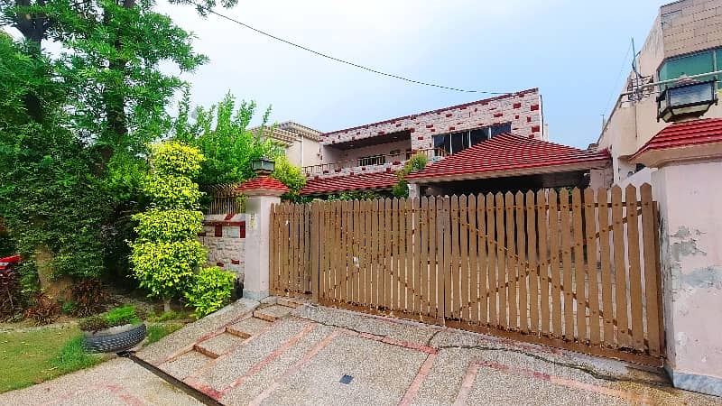 Prime Location 1 Kanal House Is Available For sale 0