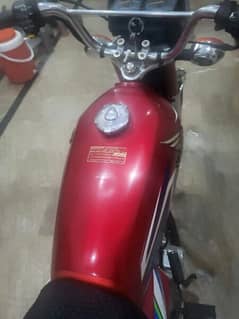 Honda 125 Red color